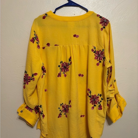 🌼 Fig and Flower Yellow Embroidered Blouse
Size 1X — Button Front - Picture 8 of 8